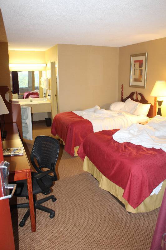 lot 207 image: Contents of Room #207