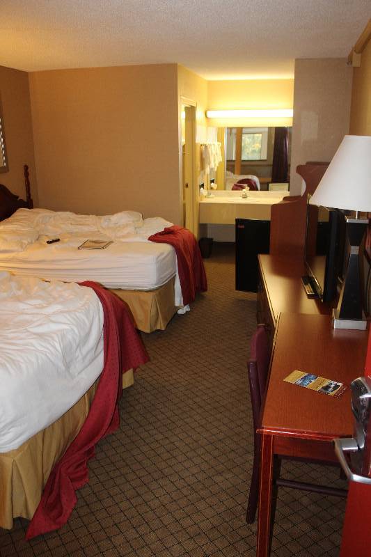 lot 215 image: Contents of Room #215