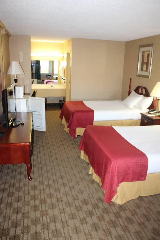 lot 183 image: Contents of Room #183