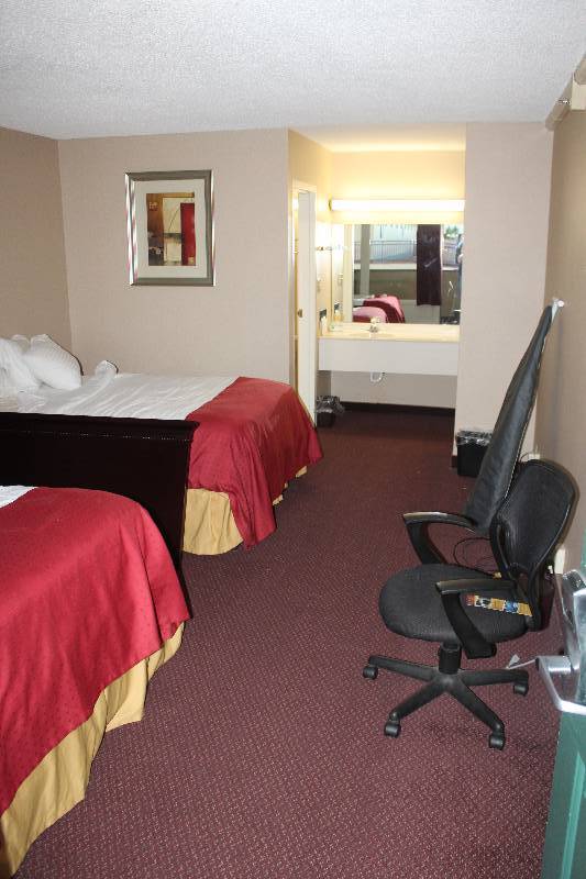 lot 220 image: Contents of Room #220