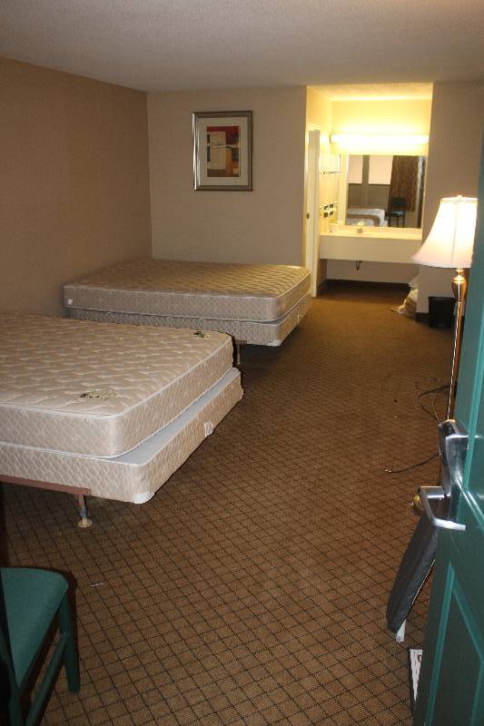 lot 276 image: Contents of Room #276