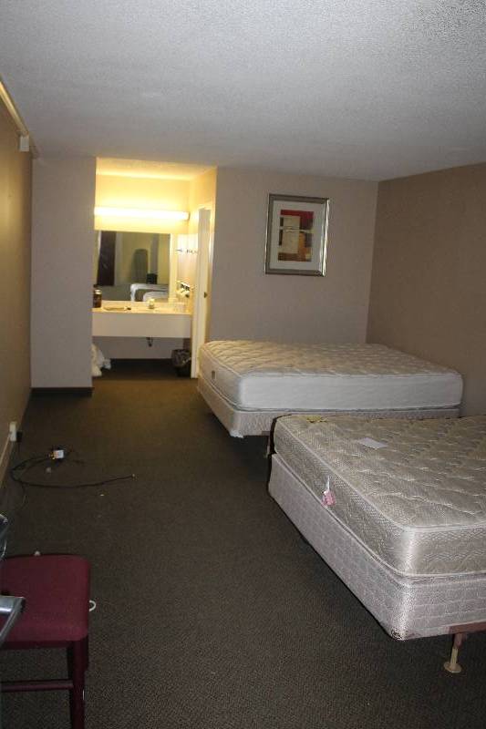 lot 258 image: Contents of Room #258