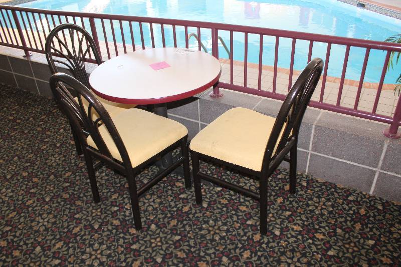 lot 193 image: Lot of (4) Furniture Including 1) Round Table AND 3) Chairs