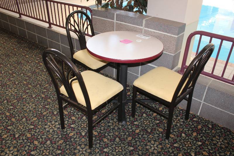 lot 192 image: Lot of (4) Furniture Including 1) Round Table AND 3) Chairs