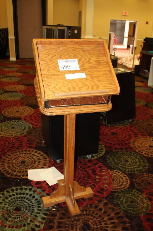 lot 490 image: Wood Speaker Podium
