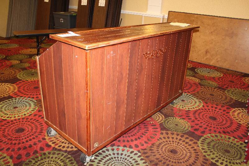 lot 479 image: Wheeled Wood Bar w Sink