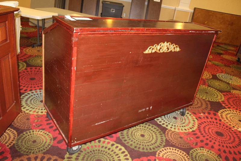 lot 478 image: Wheeled Wood Bar w 2-Sink