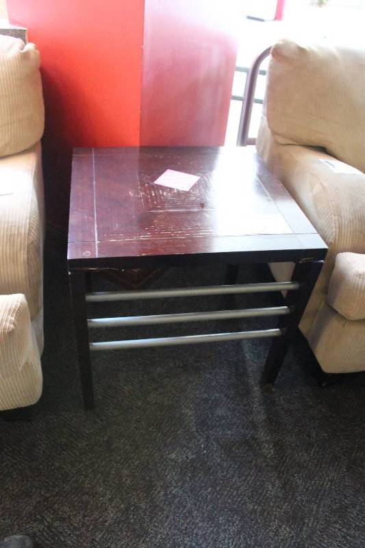 lot 569 image: End Table