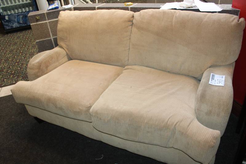 lot 565 image: Love Seat