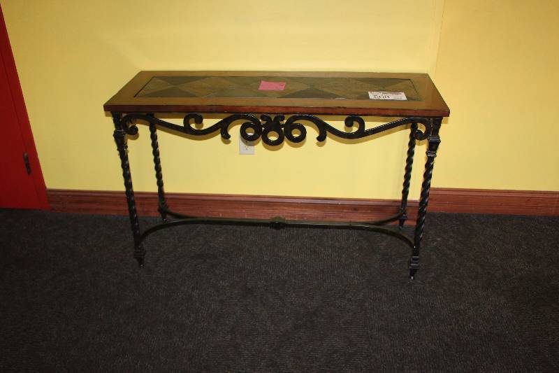lot 568 image: Sofa Table