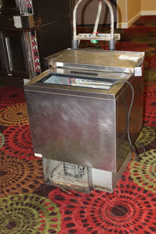 lot 519 image: Beverage Air Commercial Refrigerator Freezer