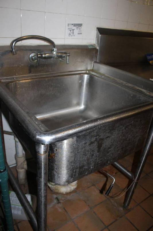 lot 24 image: Commercial Tub Sink