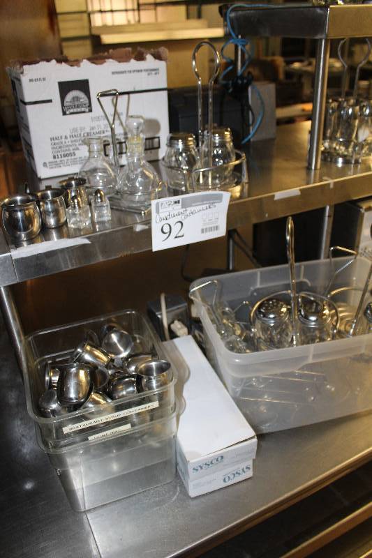 lot 92 image: Condiment Serving Containers