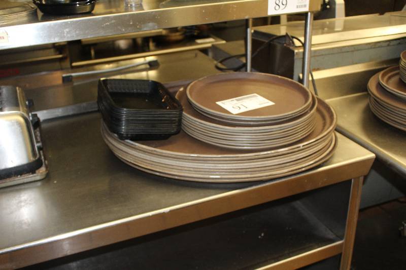 lot 91 image: Serving Trays