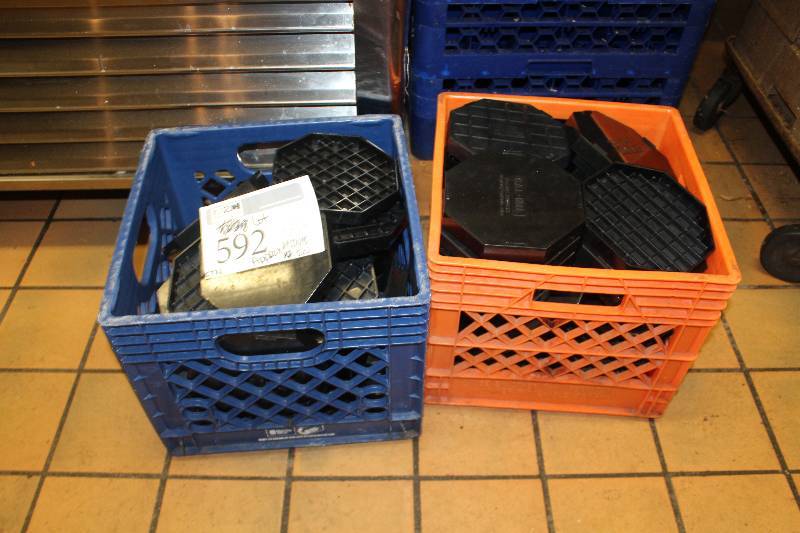 lot 592 image: Lot of (Approximately 20) Cal Mil Plastic Condiment Organizers