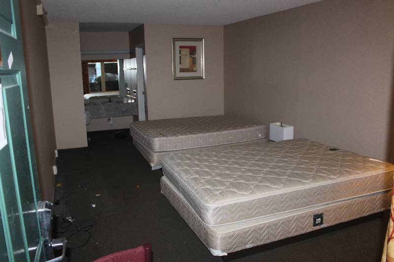 lot 128 image: Contents of Room #128