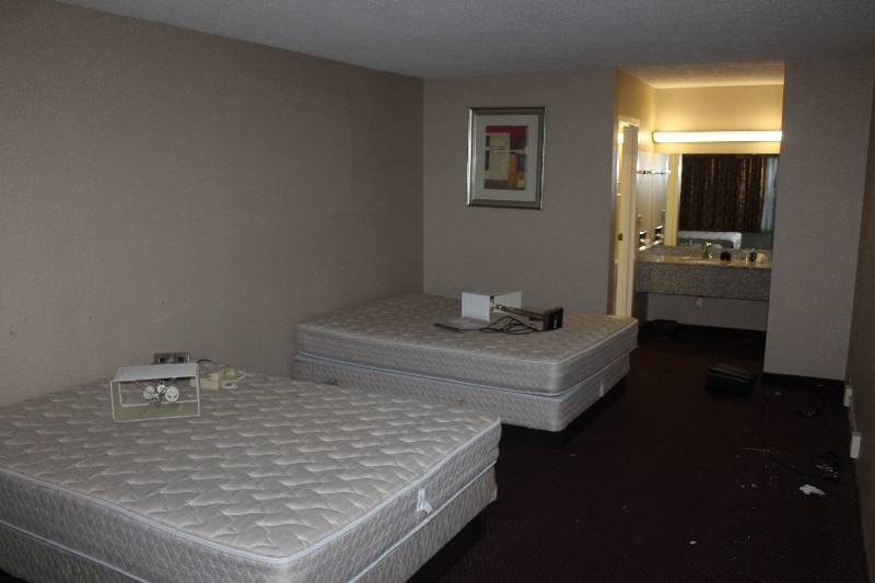 lot 138 image: Contents of Room #138