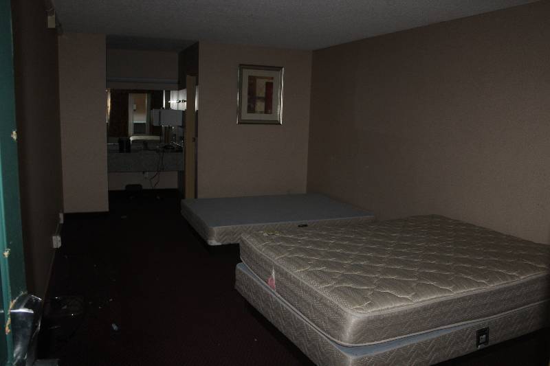 lot 140 image: Contents of Room #140