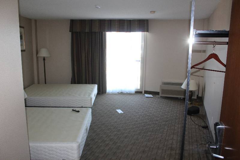 lot 400 image: Contents of Room #400