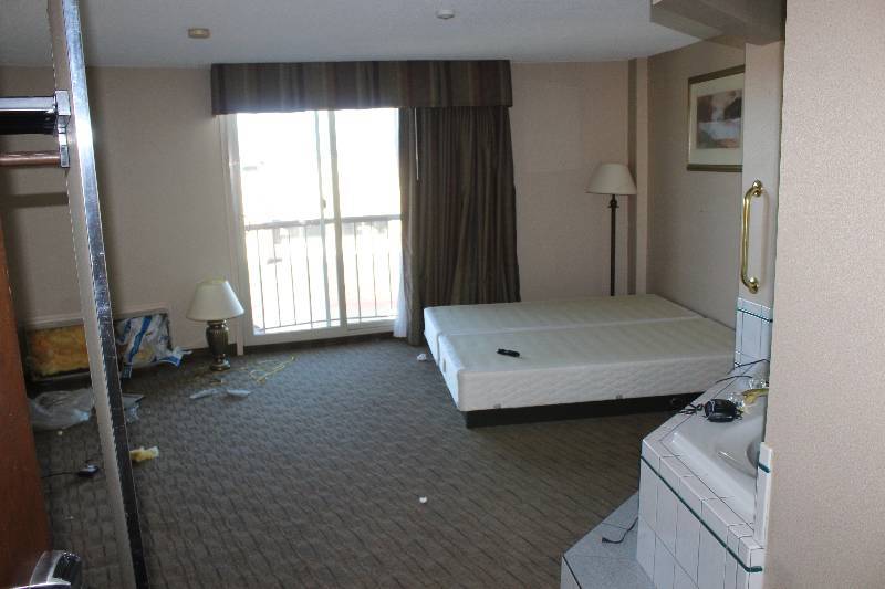 lot 401 image: Contents of Room #401