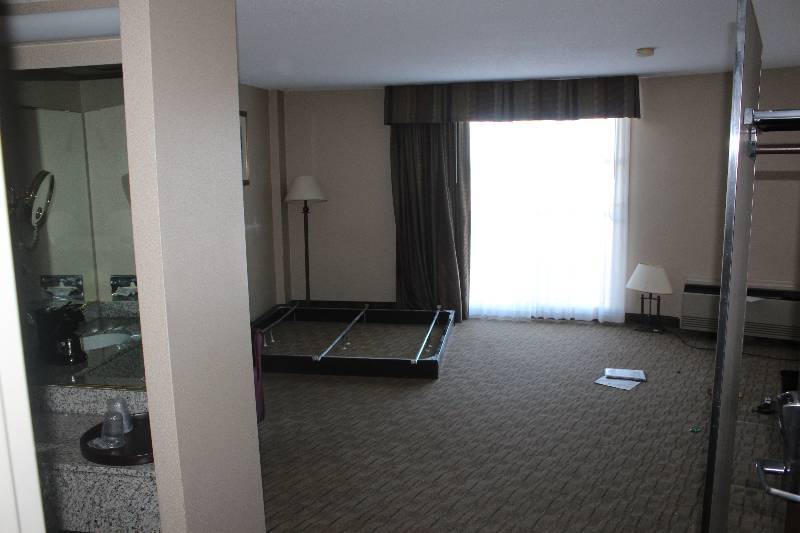 lot 404 image: Contents of Room #404