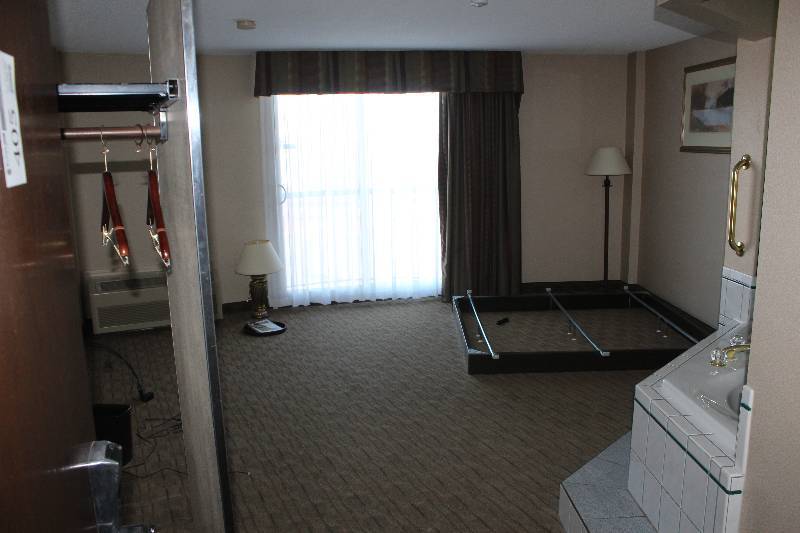 lot 405 image: Contents of Room #405