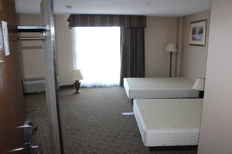 lot 407 image: Contents of Room #407