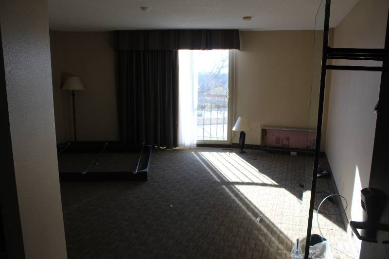 lot 412 image: Contents of Room #412