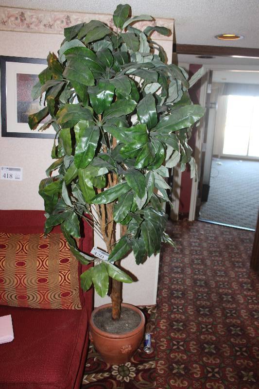 lot 420 image: Decorative Tree