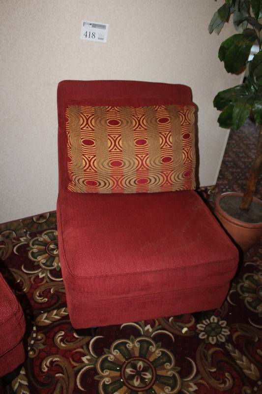 lot 418 image: Living Room Chair