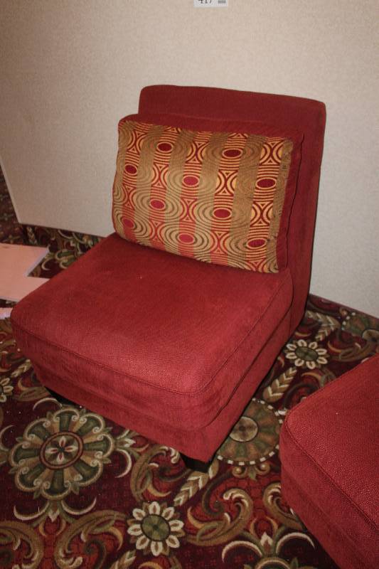 lot 417 image: Living Room Chair