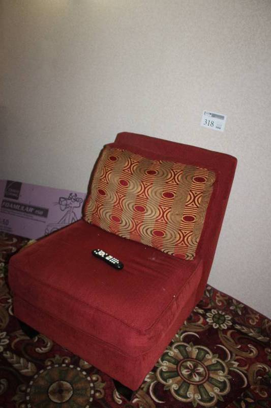 lot 318 image: Living Room Chair