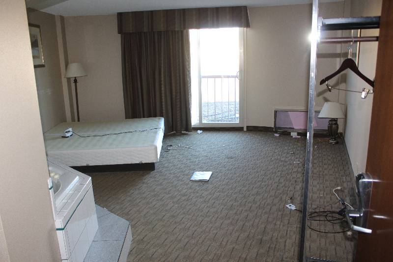 lot 302 image: Contents of Room #302