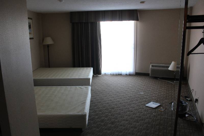 lot 304 image: Contents of Room #304