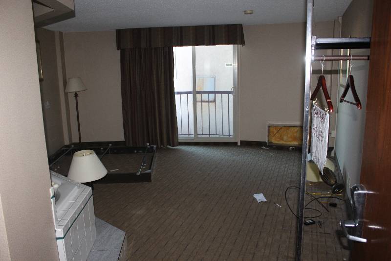 lot 306 image: Contents of Room #306
