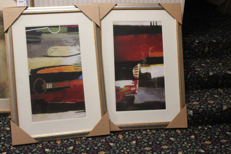 lot 826 image: Lot of (2) Framed Wall Art