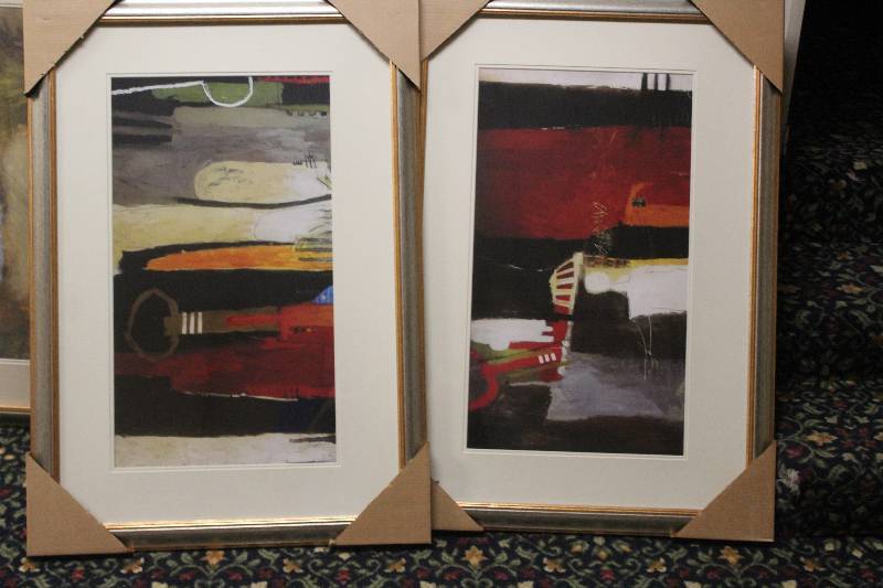 lot 820 image: Lot of (2) Framed Wall Art