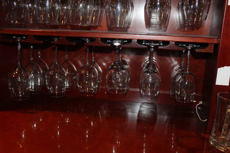 lot 423D image: Lot of Glassware