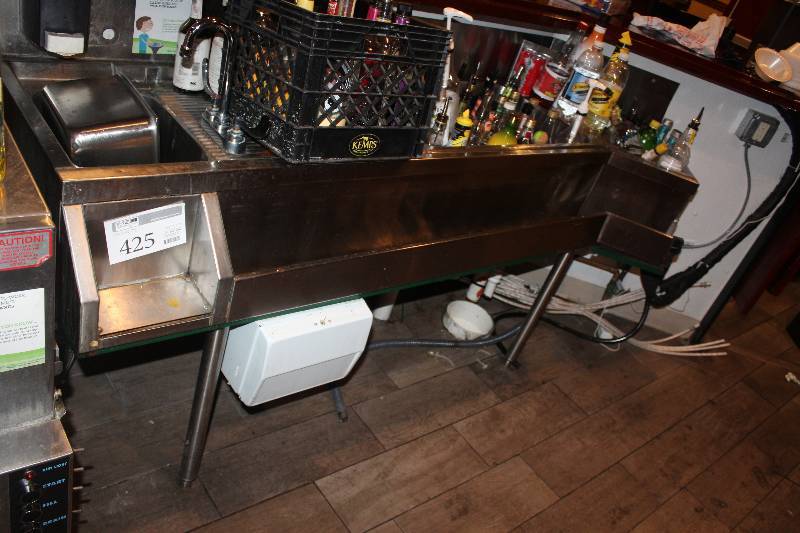 lot 425 image: Bar