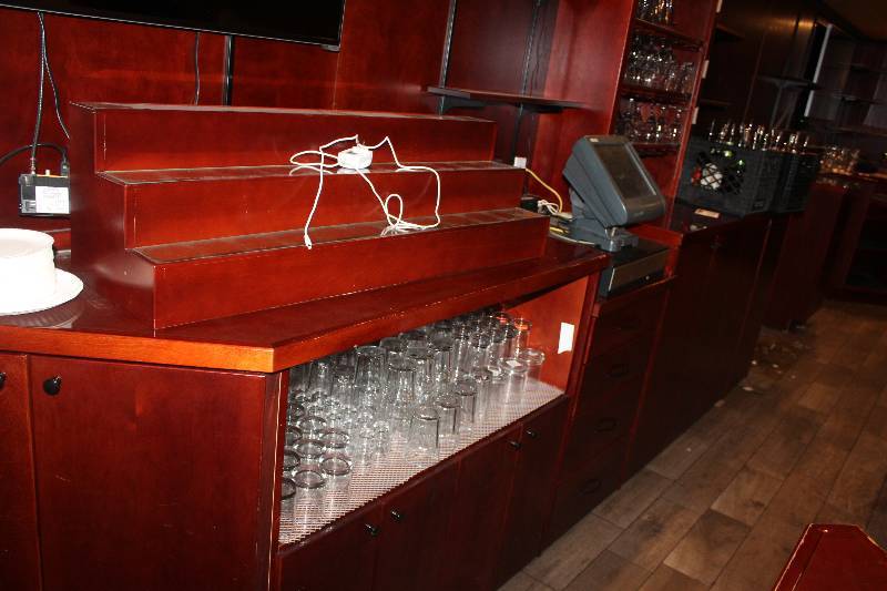 lot 424 image: Bar