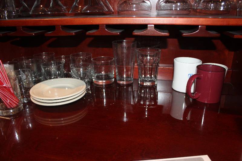 lot 424E image: Lot of Dishware, Glassware