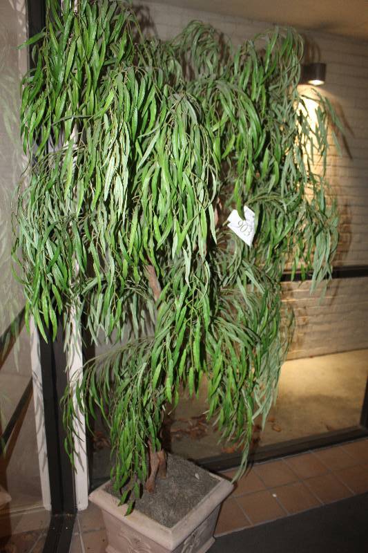 lot 903 image: Decorative Tree & Garbage Can