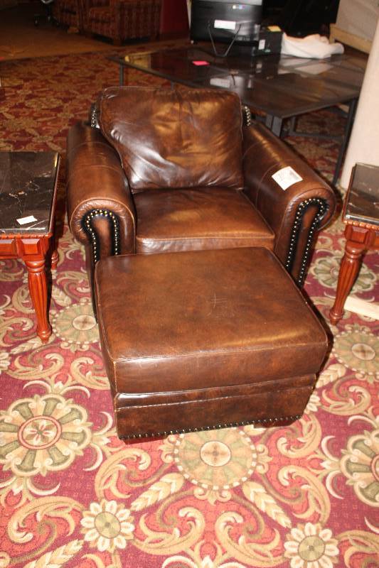 lot 894 image: Leather Chair & Ottoman