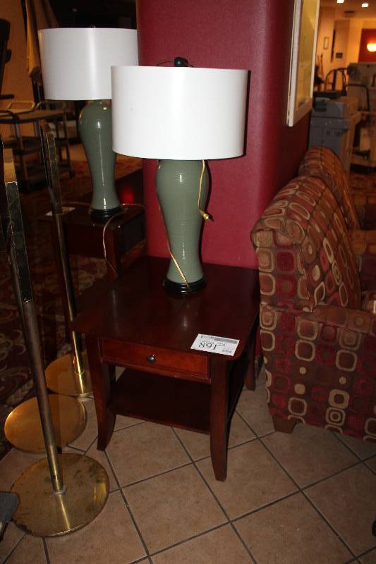 lot 891 image: End Table & Lamp