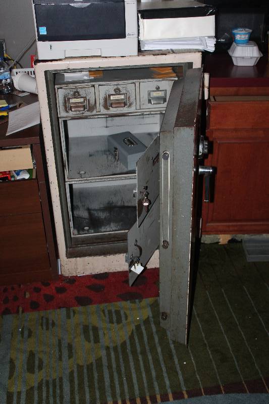 lot 925 image: Fire Insulated Combination Safe