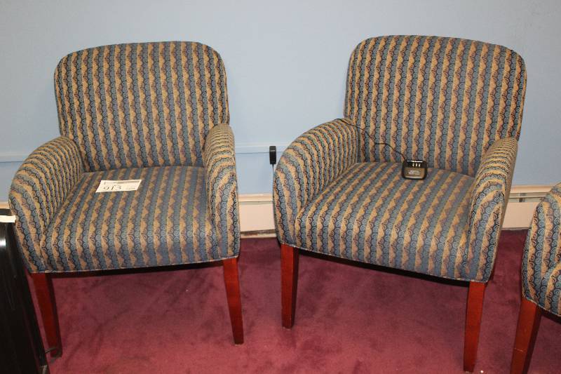 lot 913 image: Lot of (2) Den Chairs