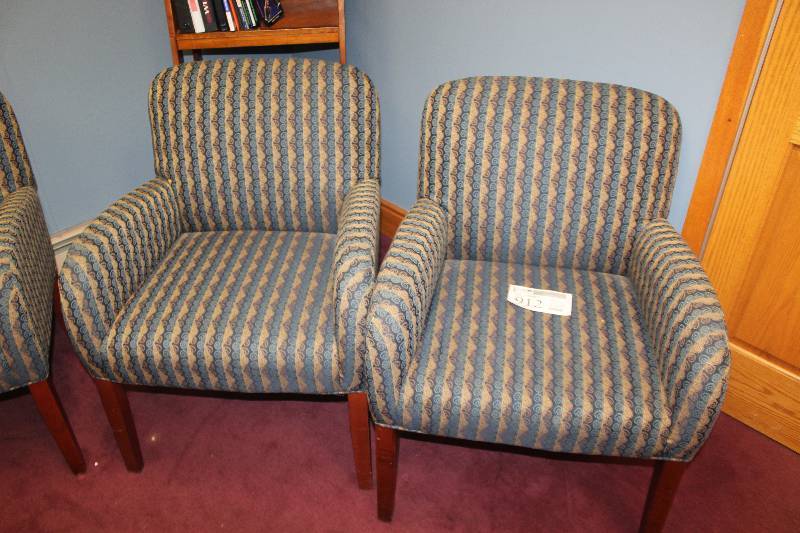 lot 912 image: Lot of (2) Den Chairs