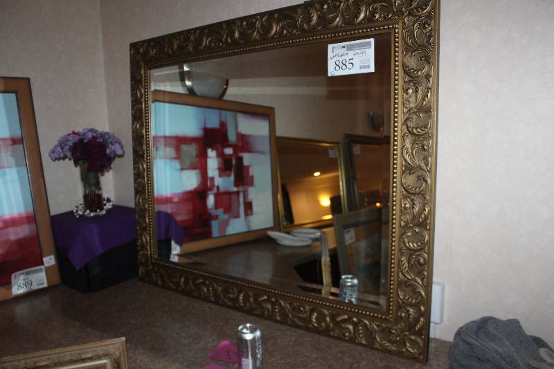 lot 885 image: Decorative Framed Wall Mirror