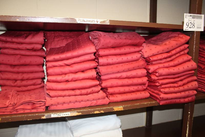 lot 928 image: Shelf Lot of Linens Including Pillow Cases