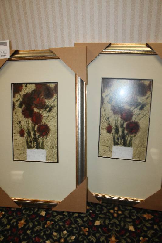 lot 858 image: Lot of (2) Framed Wall Art